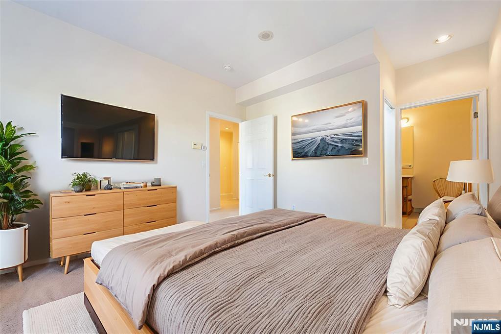 9302 Richmond Road West Milford, NJ 07480 - Photo 5 of 33