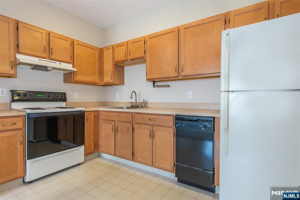 9302 Richmond Road West Milford, NJ 07480 - Photo 6 of 33