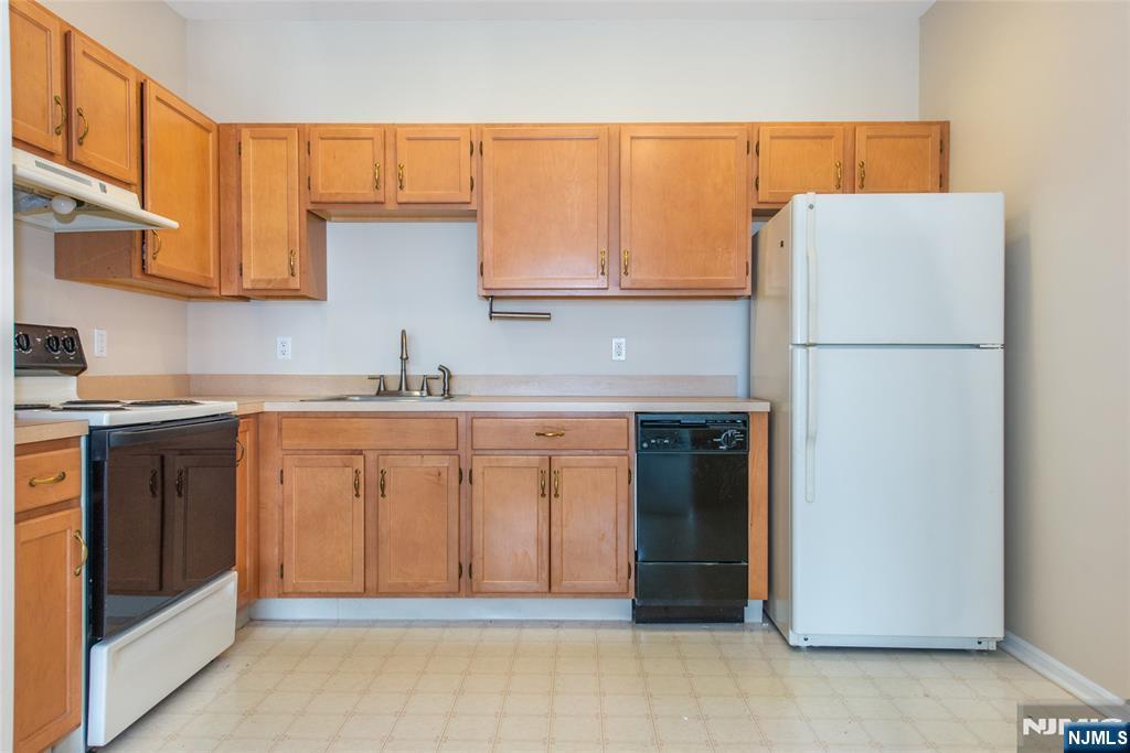 9302 Richmond Road West Milford, NJ 07480 - Photo 8 of 33