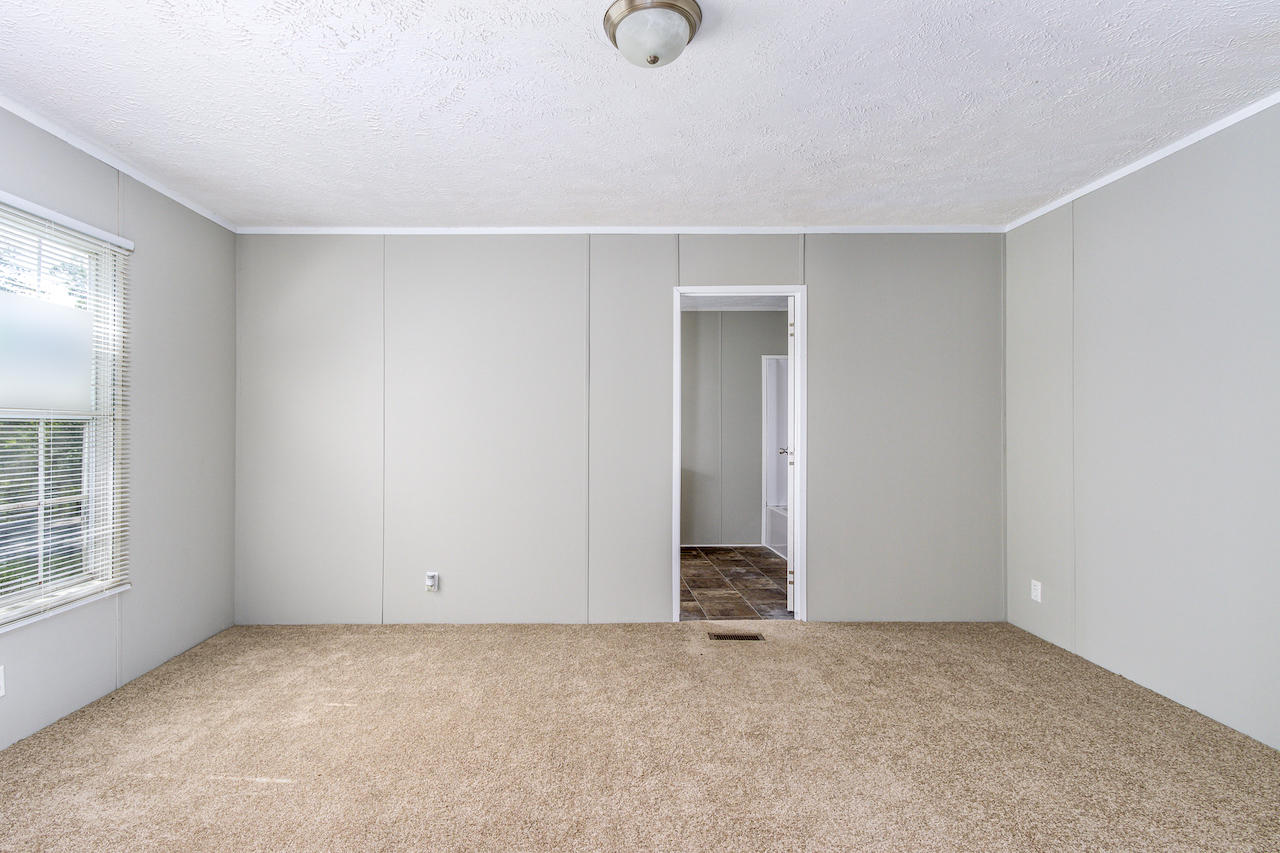 607 Three Point Road Vonore, TN 37885 - Photo 17 of 22 Interior-5