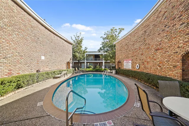 $999 | 2101 Fountain View Drive, Unit 2 8, Houston, TX 77057