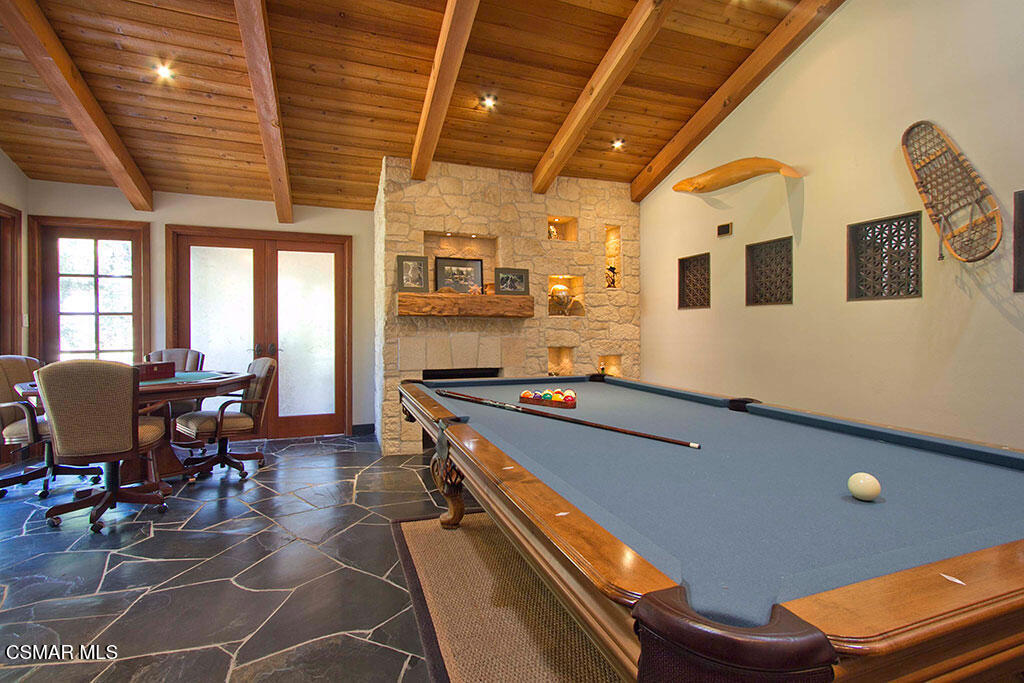 1812 West Potrero Road Thousand Oaks, CA 91361 - Photo 20 of 35 a room with furniture