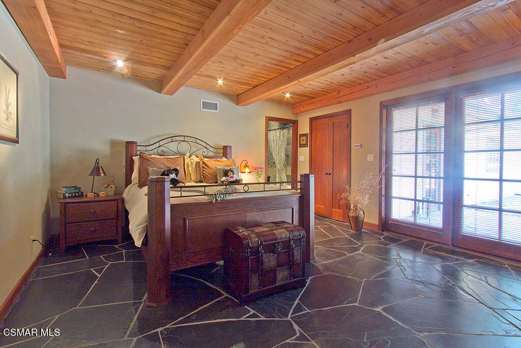 1812 West Potrero Road Thousand Oaks, CA 91361 - Photo 31 of 35 a room with gym equipment