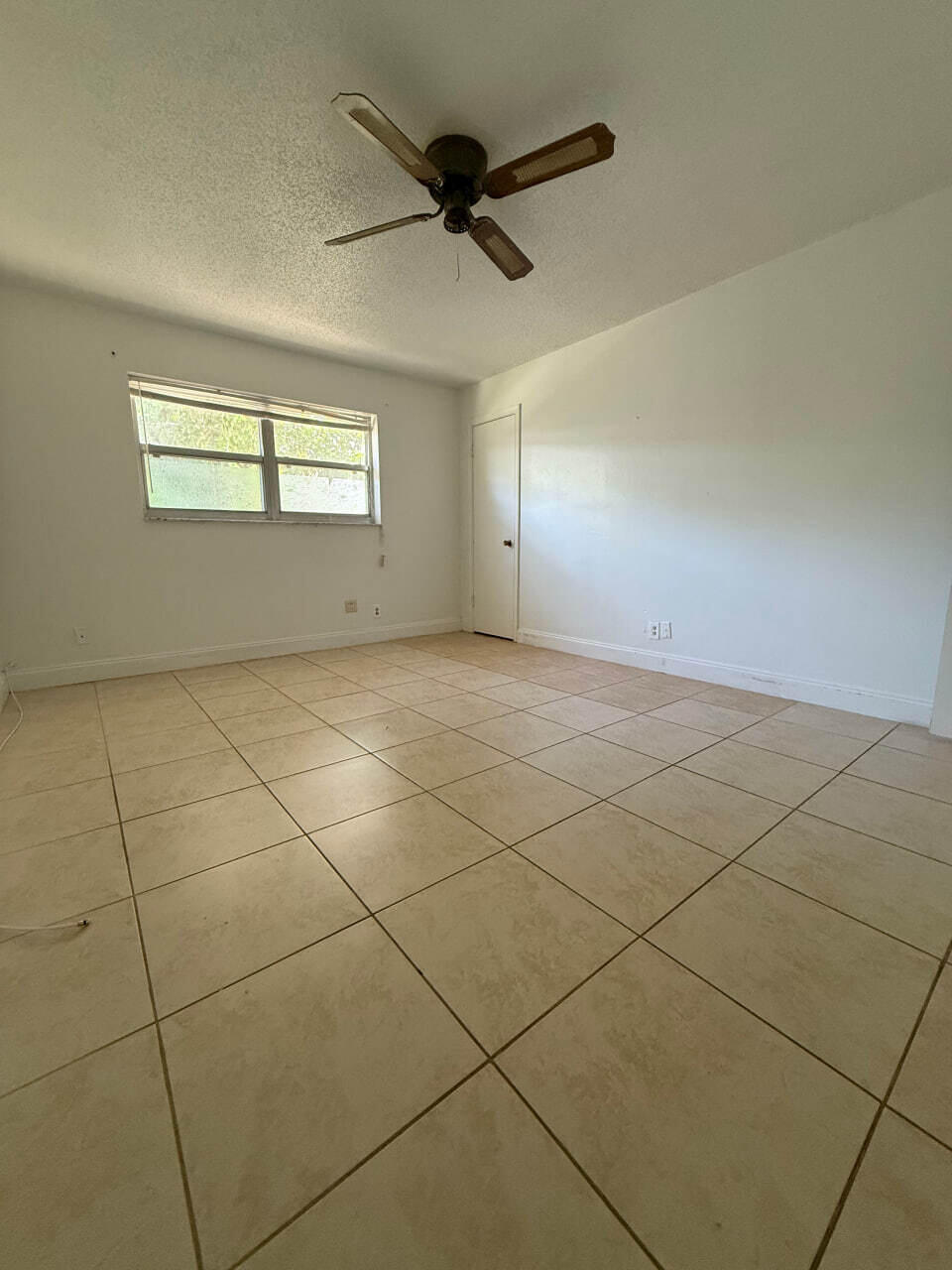1794 Juno Road, Unit 5 North Palm Beach, FL 33408 - Photo 4 of 6 a view of a livingroom with a ceiling fan and window