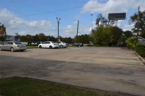 $1,000 | 304 Dell Court, Unit 6, Houston, TX 77009