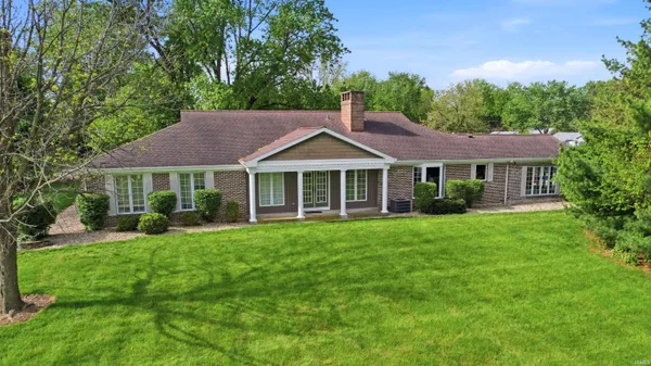 $525,000 | 3716 East River Road, Bluffton, IN 46714