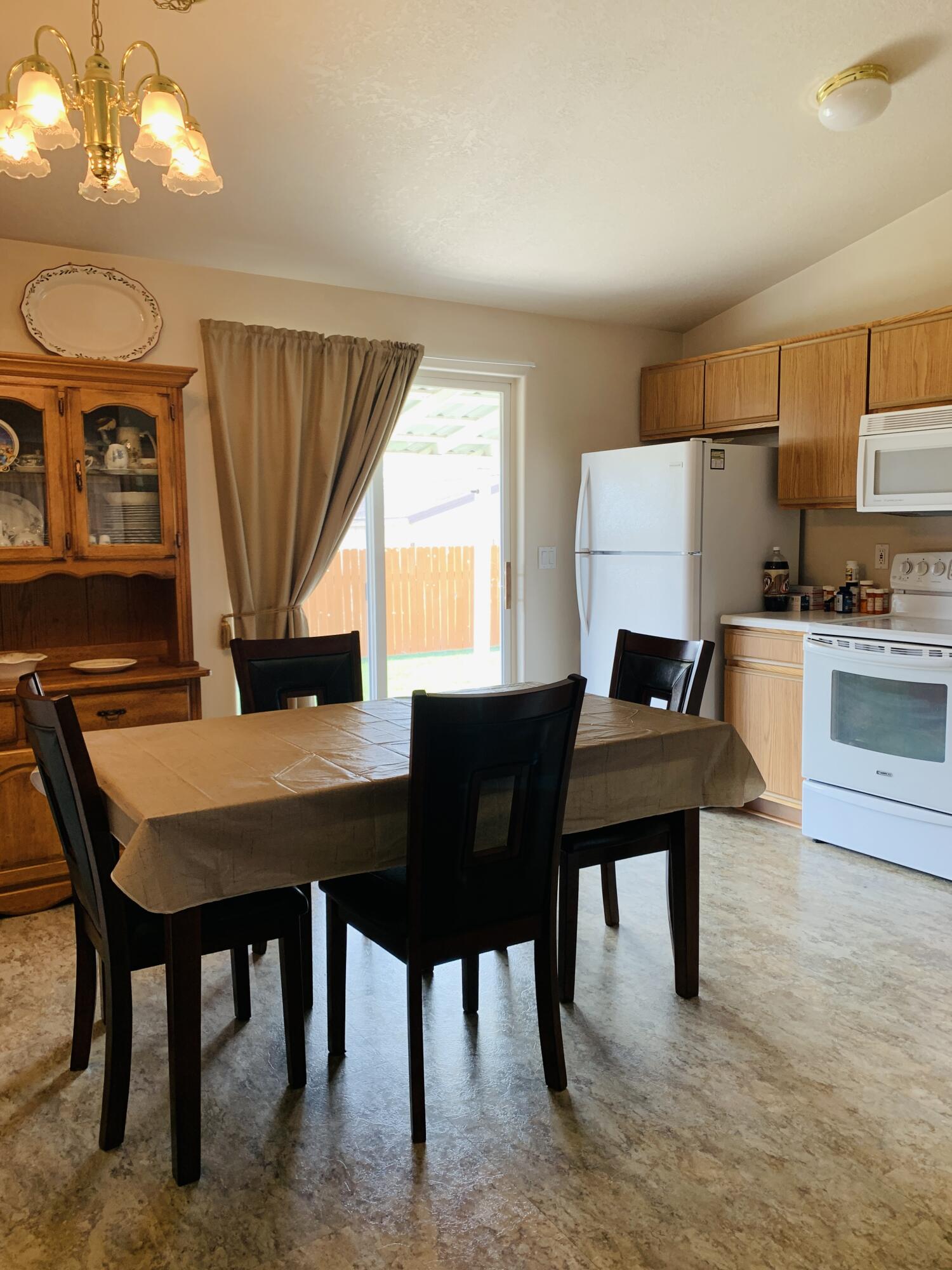 623 Center Ridge Drive Culver, OR 97734 - Photo 11 of 30 Dining/Kitchen