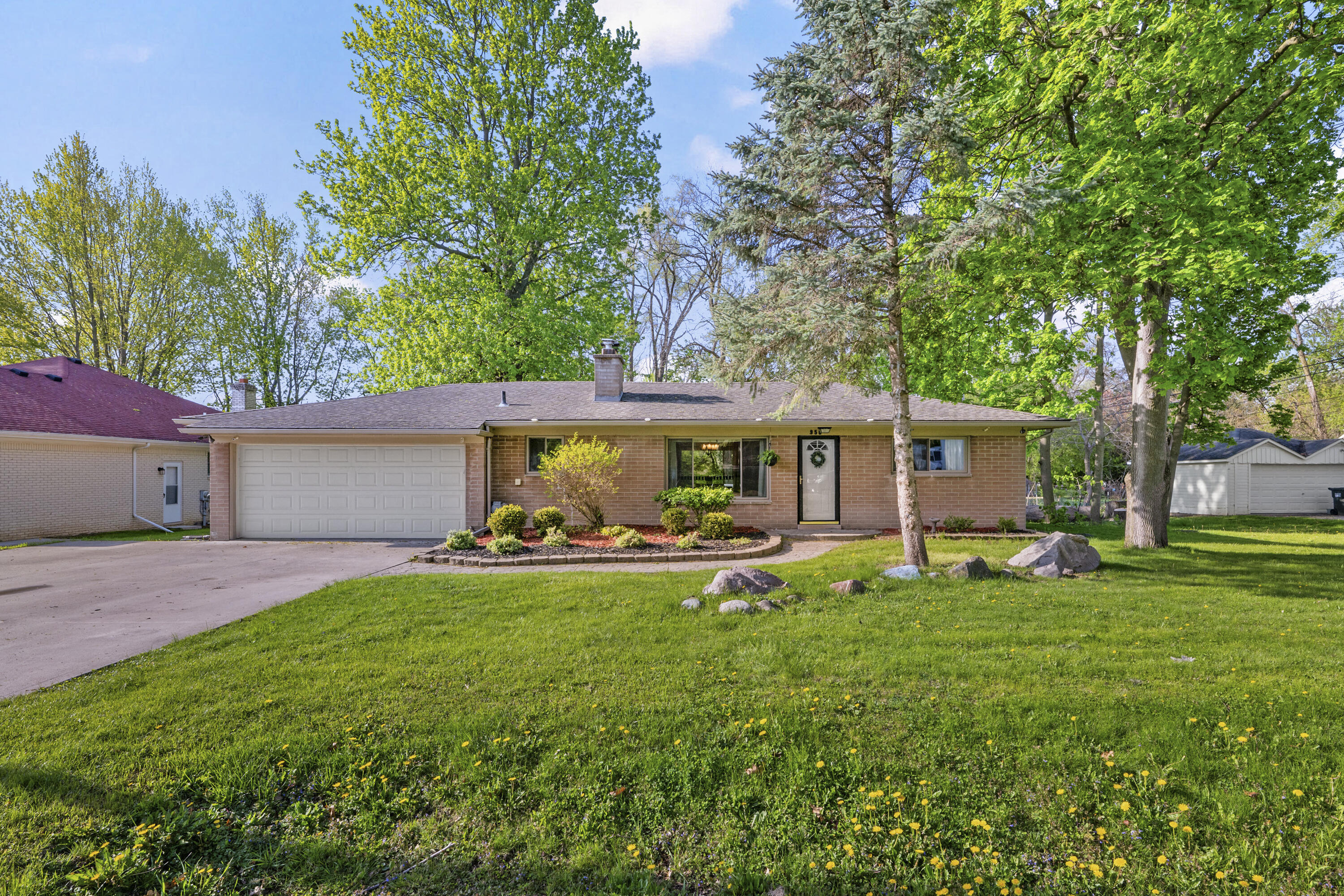 950 Gallaland Avenue Rochester Hills, MI 48307 - Photo 1 of 36 DSC_8861