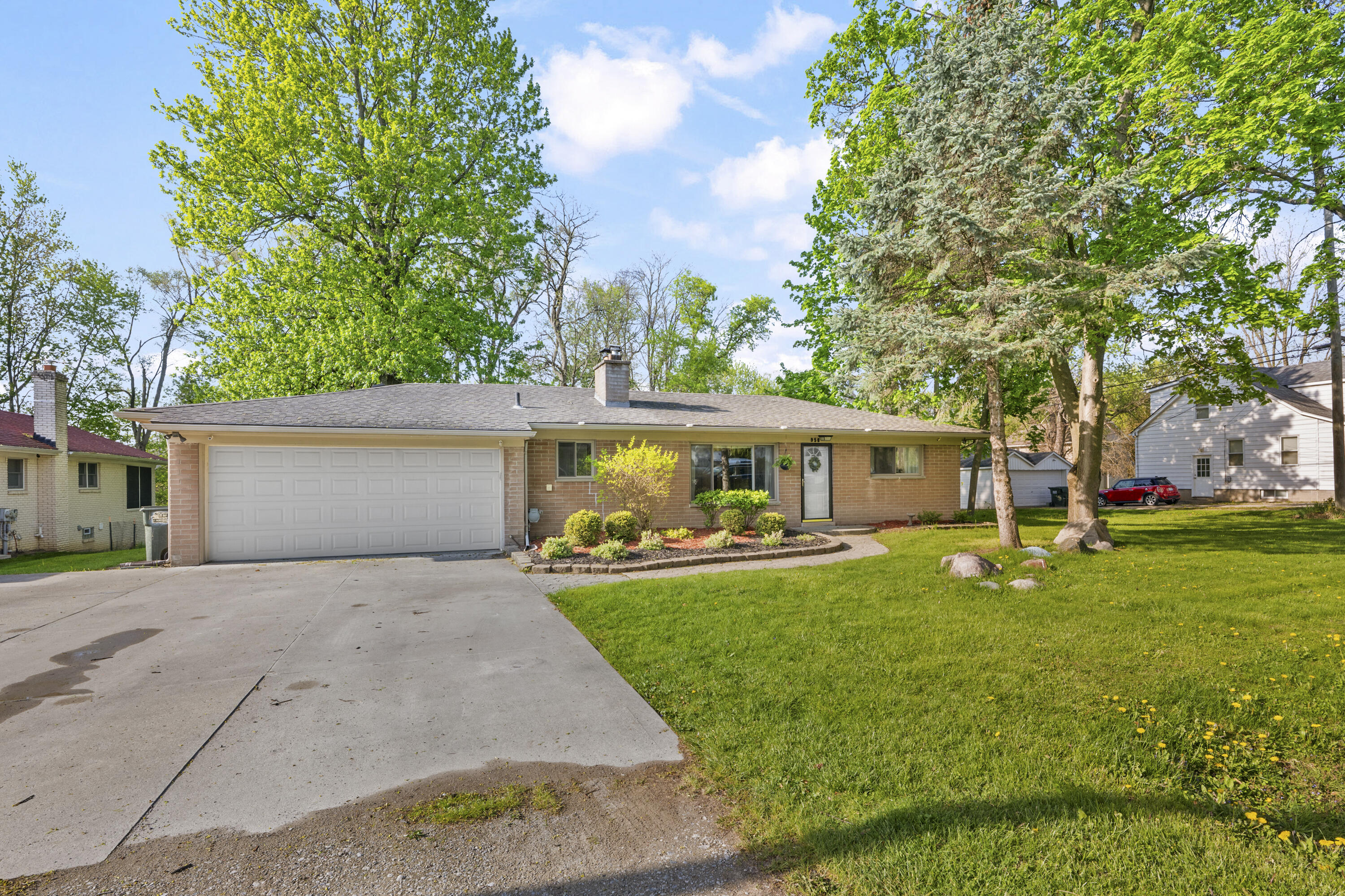 950 Gallaland Avenue Rochester Hills, MI 48307 - Photo 4 of 36 DSC_8871