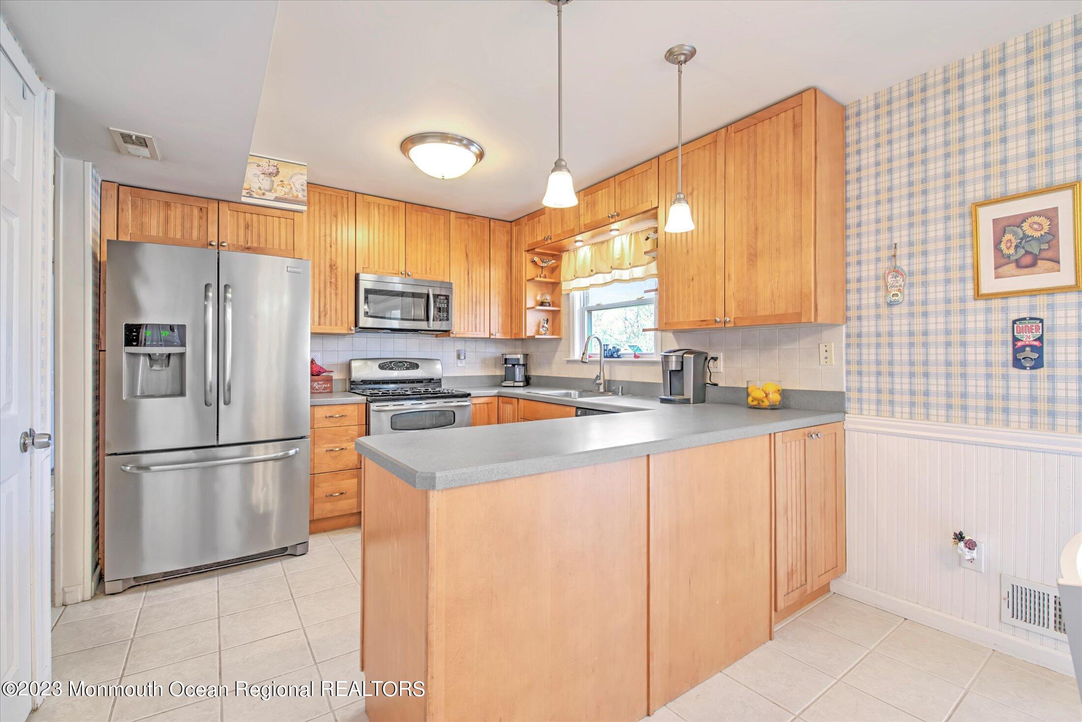 22 Timberline Drive Howell, NJ 07731 - Photo 14 of 43 14-KITCHEN