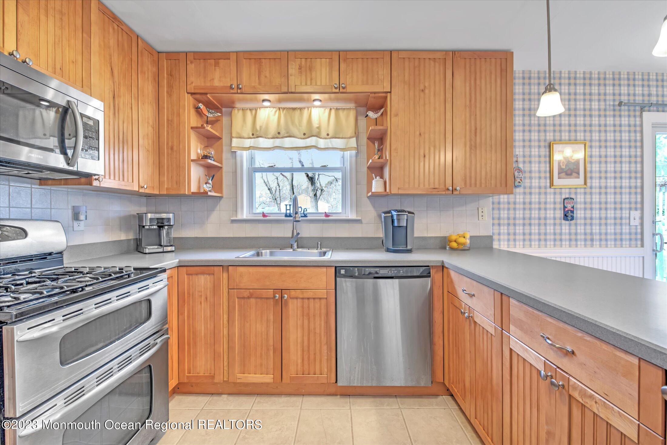 22 Timberline Drive Howell, NJ 07731 - Photo 17 of 43 17-KITCHEN