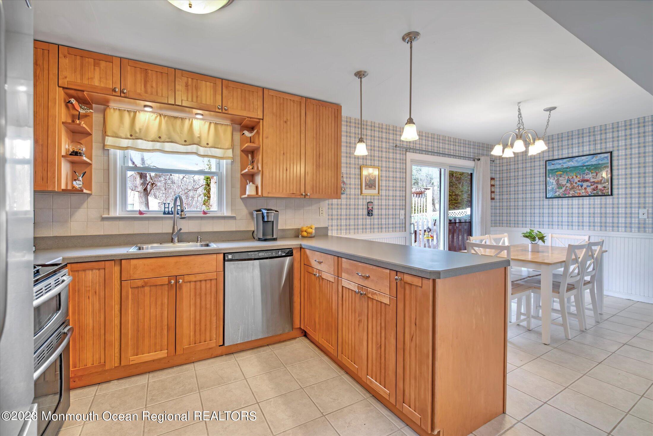 22 Timberline Drive Howell, NJ 07731 - Photo 18 of 43 18-KITCHEN