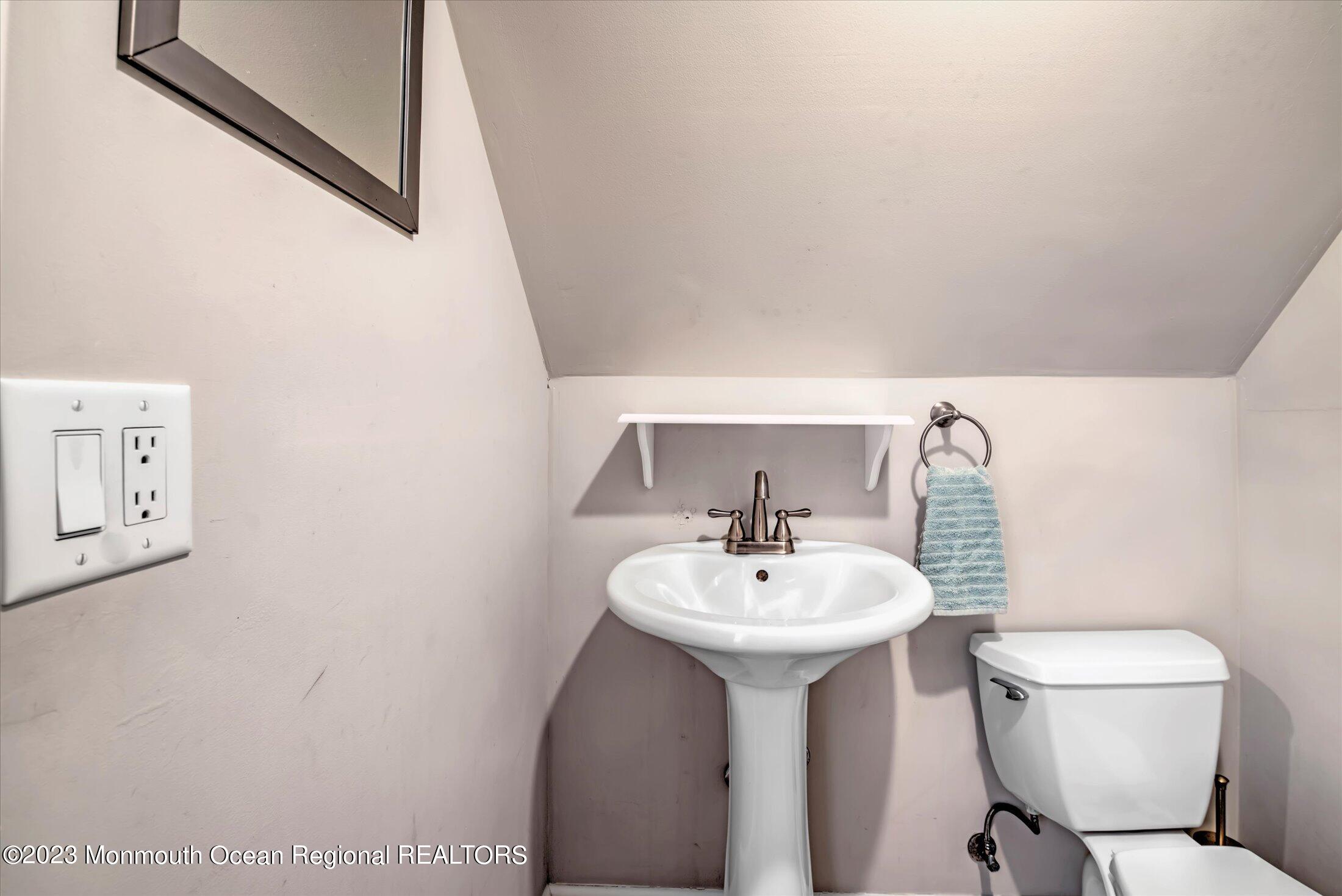 22 Timberline Drive Howell, NJ 07731 - Photo 31 of 43 31-UPPER LEVEL BATHROOM