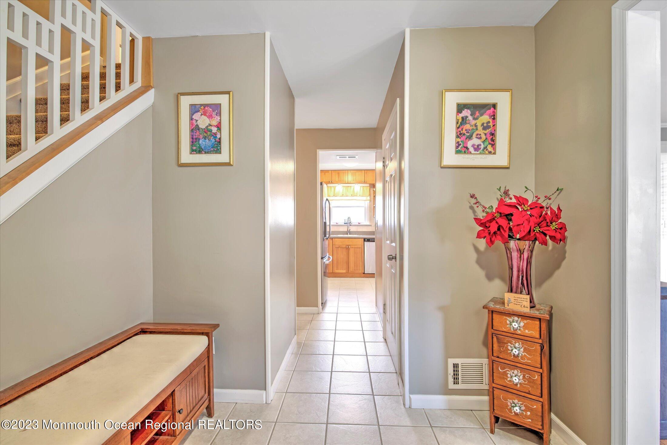 22 Timberline Drive Howell, NJ 07731 - Photo 6 of 43 06-FOYER
