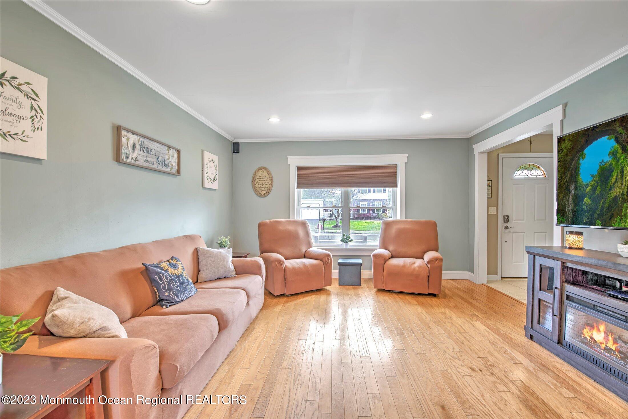 22 Timberline Drive Howell, NJ 07731 - Photo 9 of 43 09-LIVING ROOM