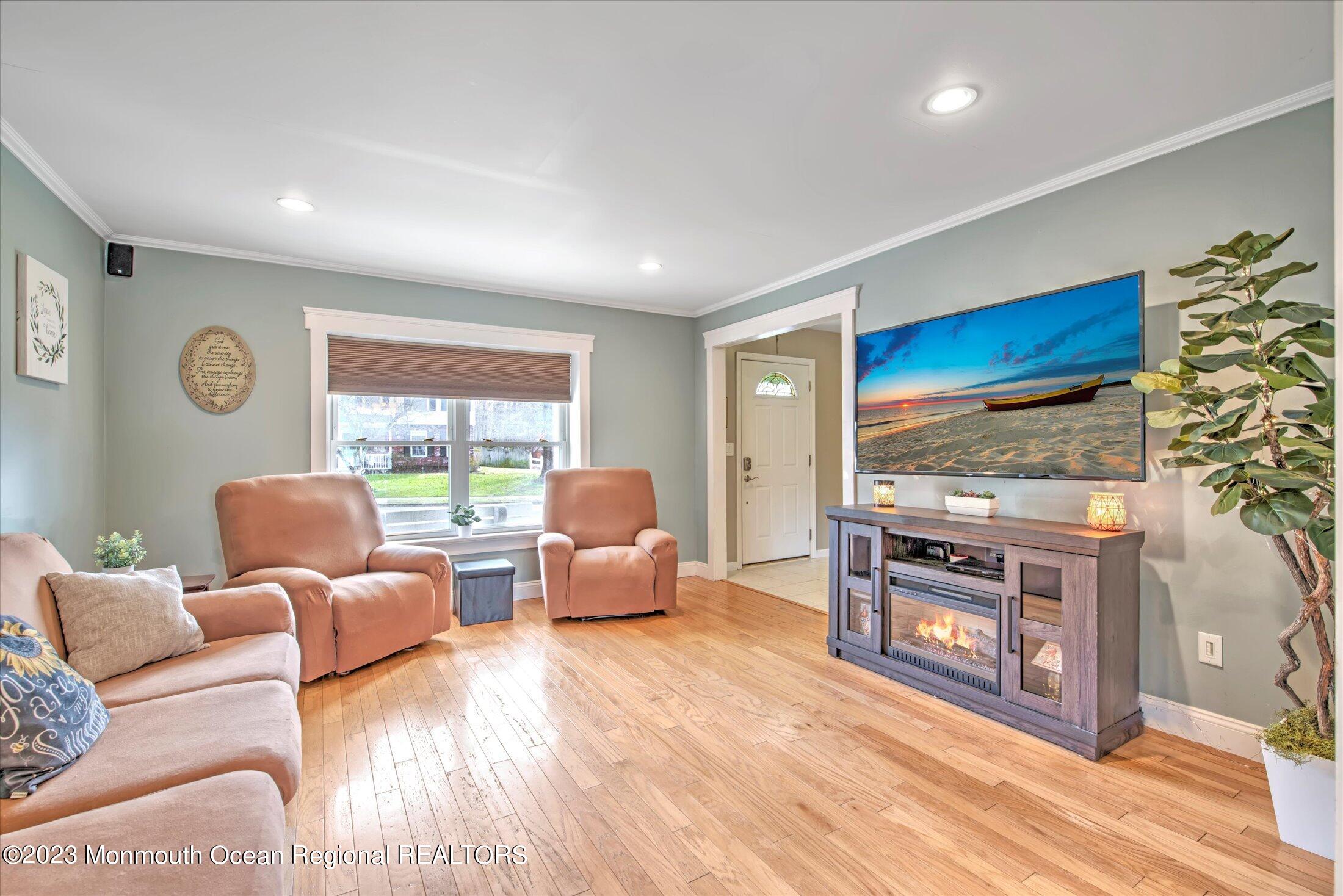 22 Timberline Drive Howell, NJ 07731 - Photo 10 of 43 10-LIVING ROOM