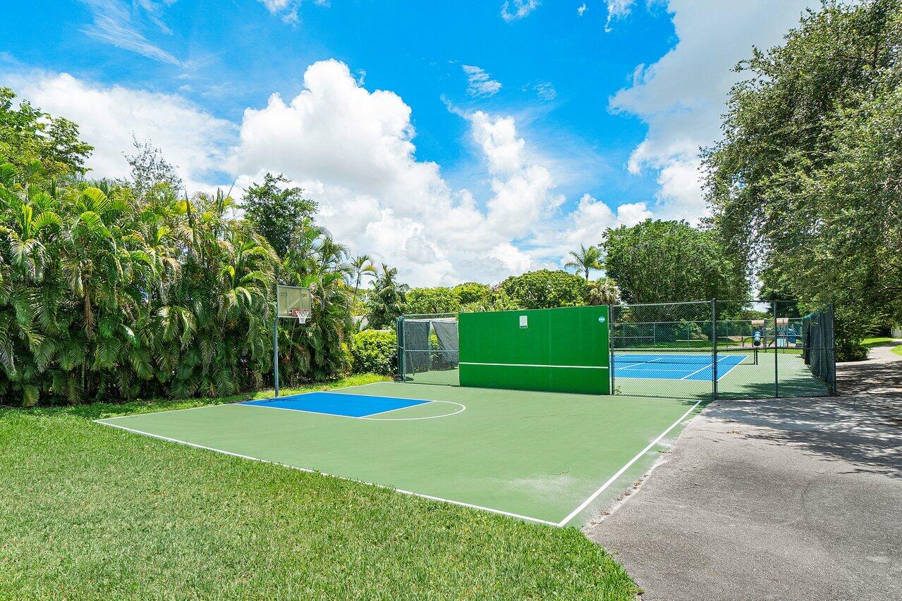 7276 Encina Lane Boca Raton, FL 33433 - Photo 31 of 34 055-7276EncinaLane-BocaRaton-FL-33433-SM