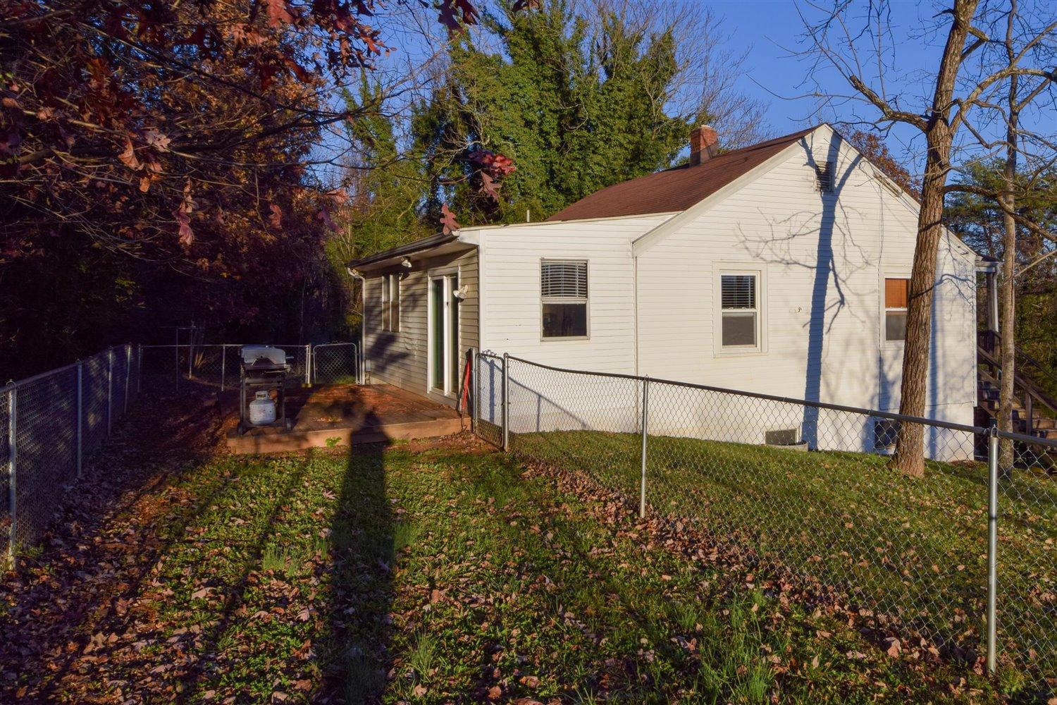 6306 Roberta Road Roanoke, VA 24019 - Photo 23 of 27 a backyard of a house with table and chairs