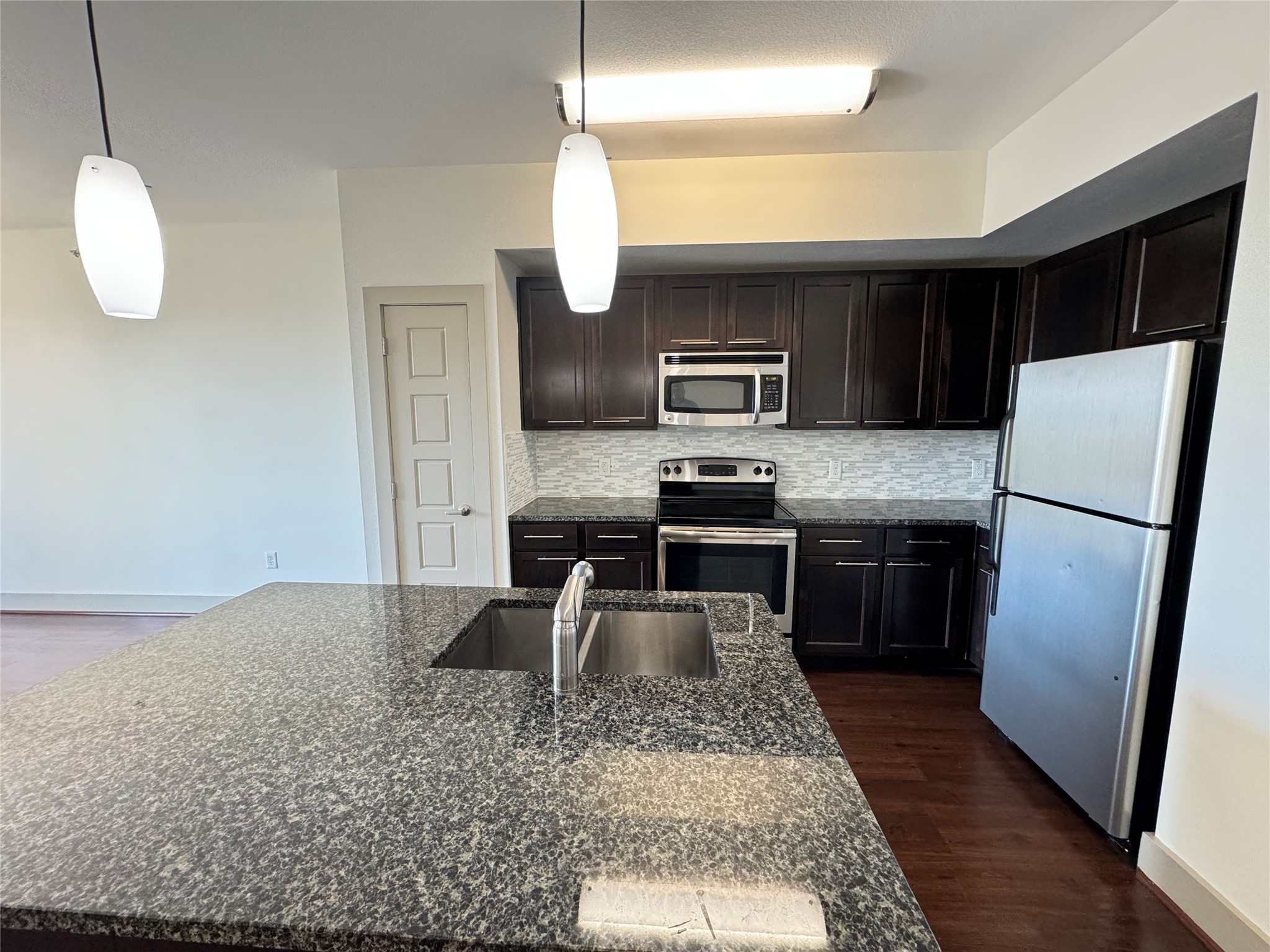 145 Heights Boulevard, Unit 10B 447 Houston, TX 77007 - Photo 2 of 10 a kitchen with stainless steel appliances granite countertop a refrigerator a stove a sink and a oven