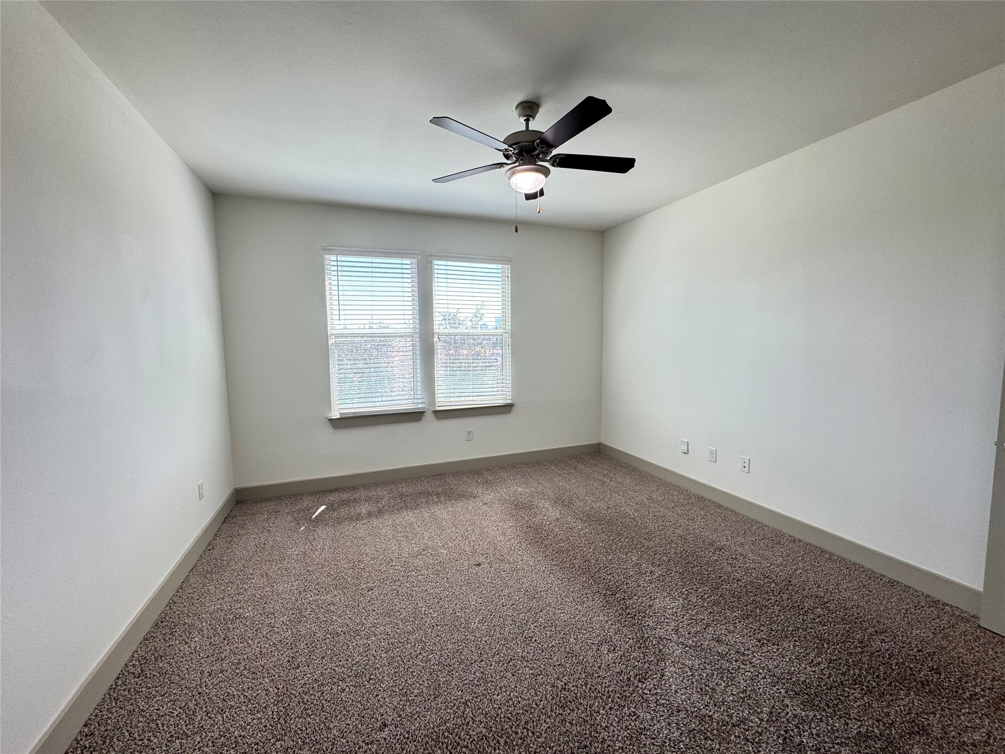 145 Heights Boulevard, Unit 10B 447 Houston, TX 77007 - Photo 6 of 10 an empty room with a window and a fan