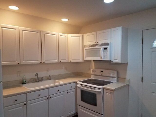 5990 County Line Road Ravenel, SC 29470 - Photo 6 of 24 5990 county line rd kitchen
