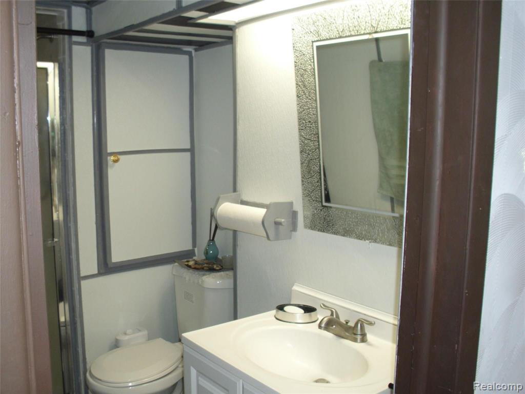 25832 Thomas Warren, MI 48091 - Photo 32 of 35