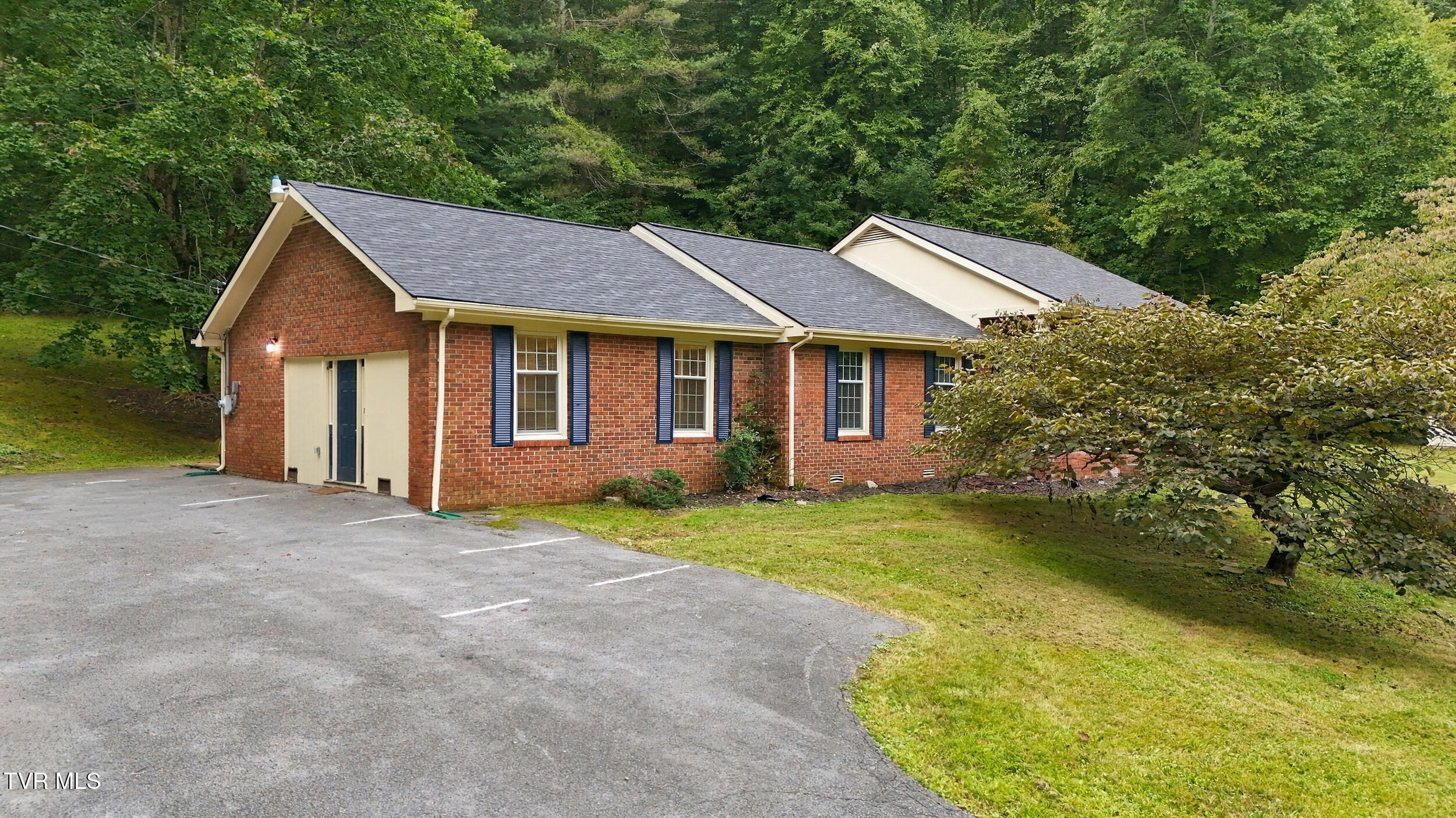 8412 Courtland Road Wise, VA 24293 - Photo 7 of 46 3_8412 courtland rd-03