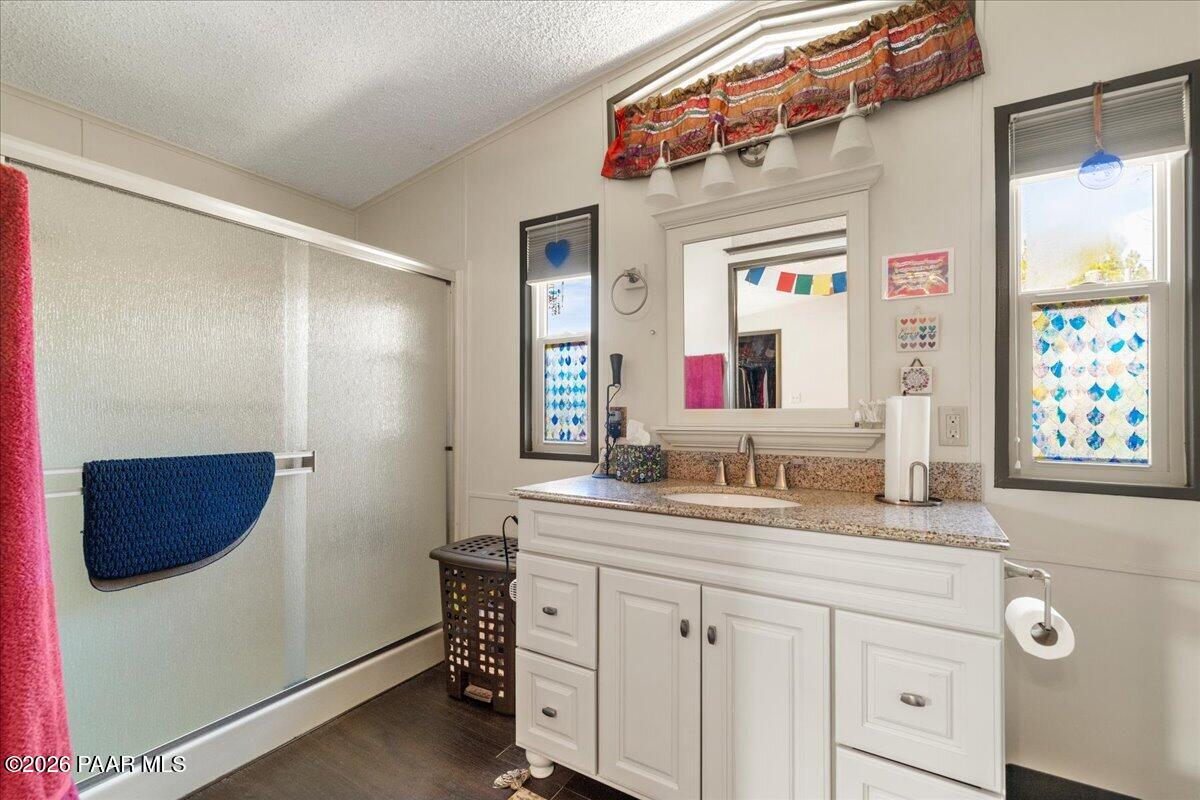 2099 Hillside Loop Road Prescott, AZ 86301 - Photo 12 of 26 12-Primary Bathroom