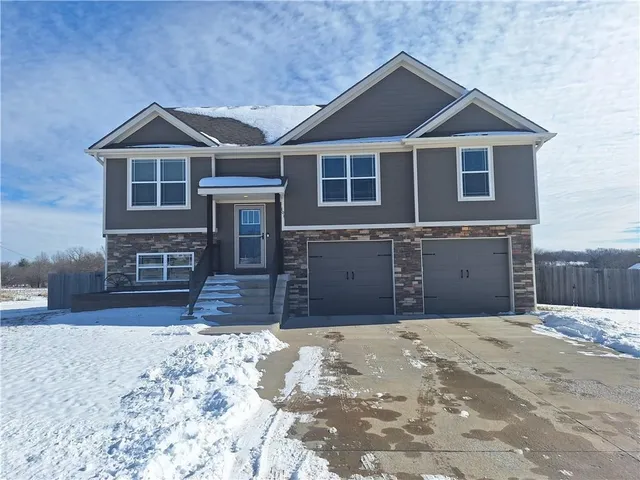 $324,900 | 101 Lisa Avenue, Lathrop, MO 64465