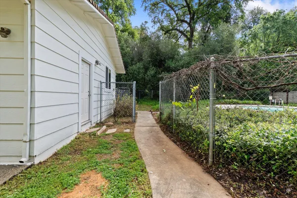 $450,000 | 7265 Dilley Lane, Redding, CA 96002