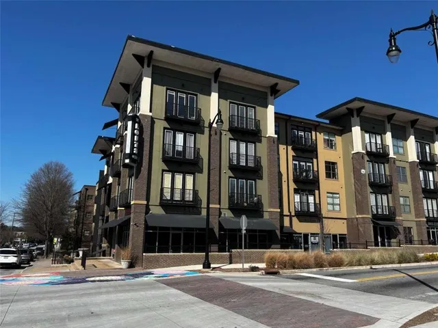 $1,985 | 5300 Peachtree Road, Unit 604, Chamblee, GA 30341