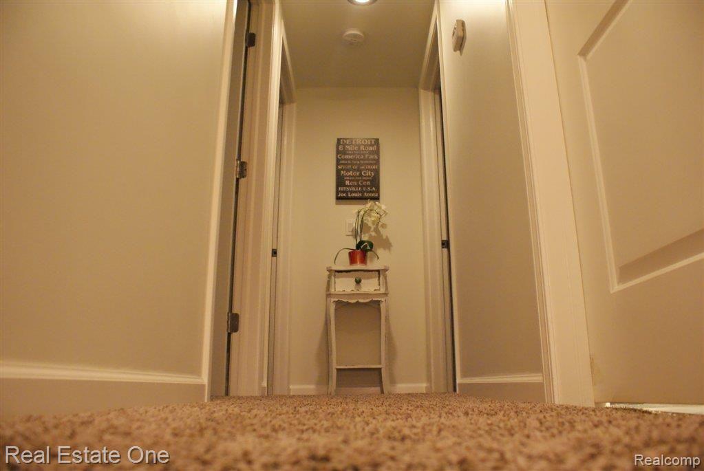3100 Greenwood Street Rochester, MI 48309 - Photo 11 of 25 Upper Level Hallway