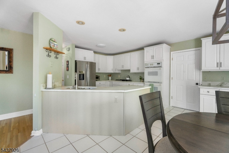 10 Barnstable Road Berkeley Heights, NJ 07922 - Photo 22 of 47