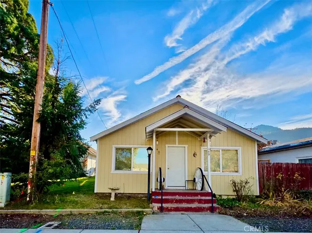 a view of outdoor space yard and front view of a house
