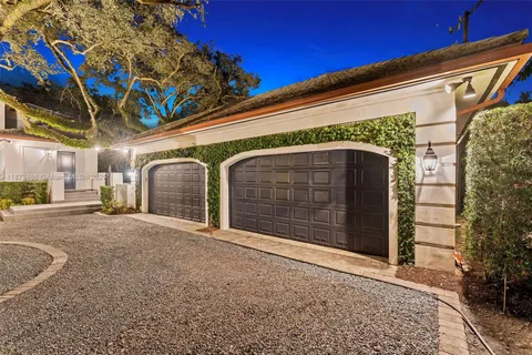 $10,500,000 | 5400 Banyan Trail, Coral Gables, FL 33156