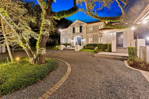$10,500,000 | 5400 Banyan Trail, Coral Gables, FL 33156