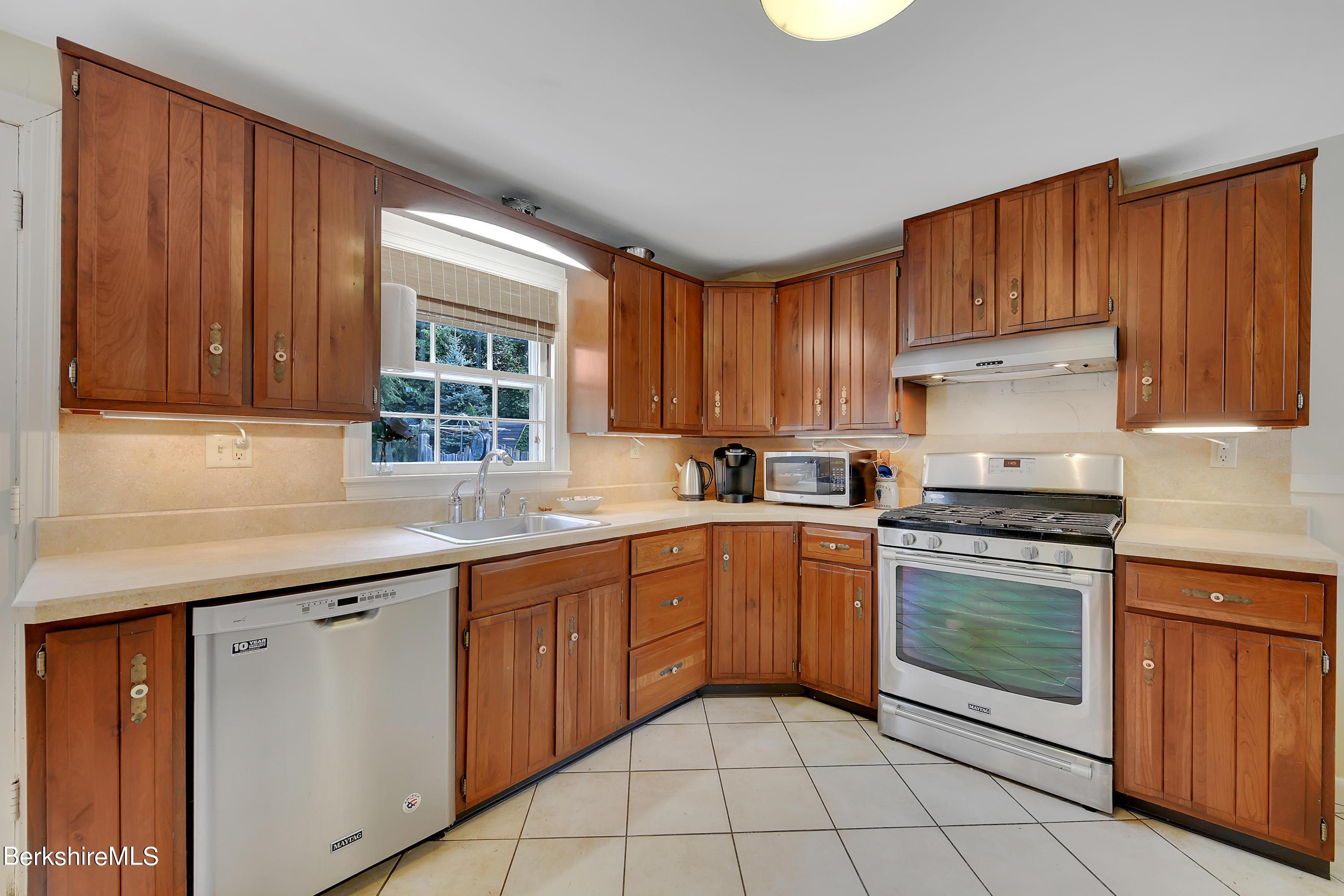 80 Roberta Road Pittsfield, MA 01201 - Photo 11 of 42 Kitchen