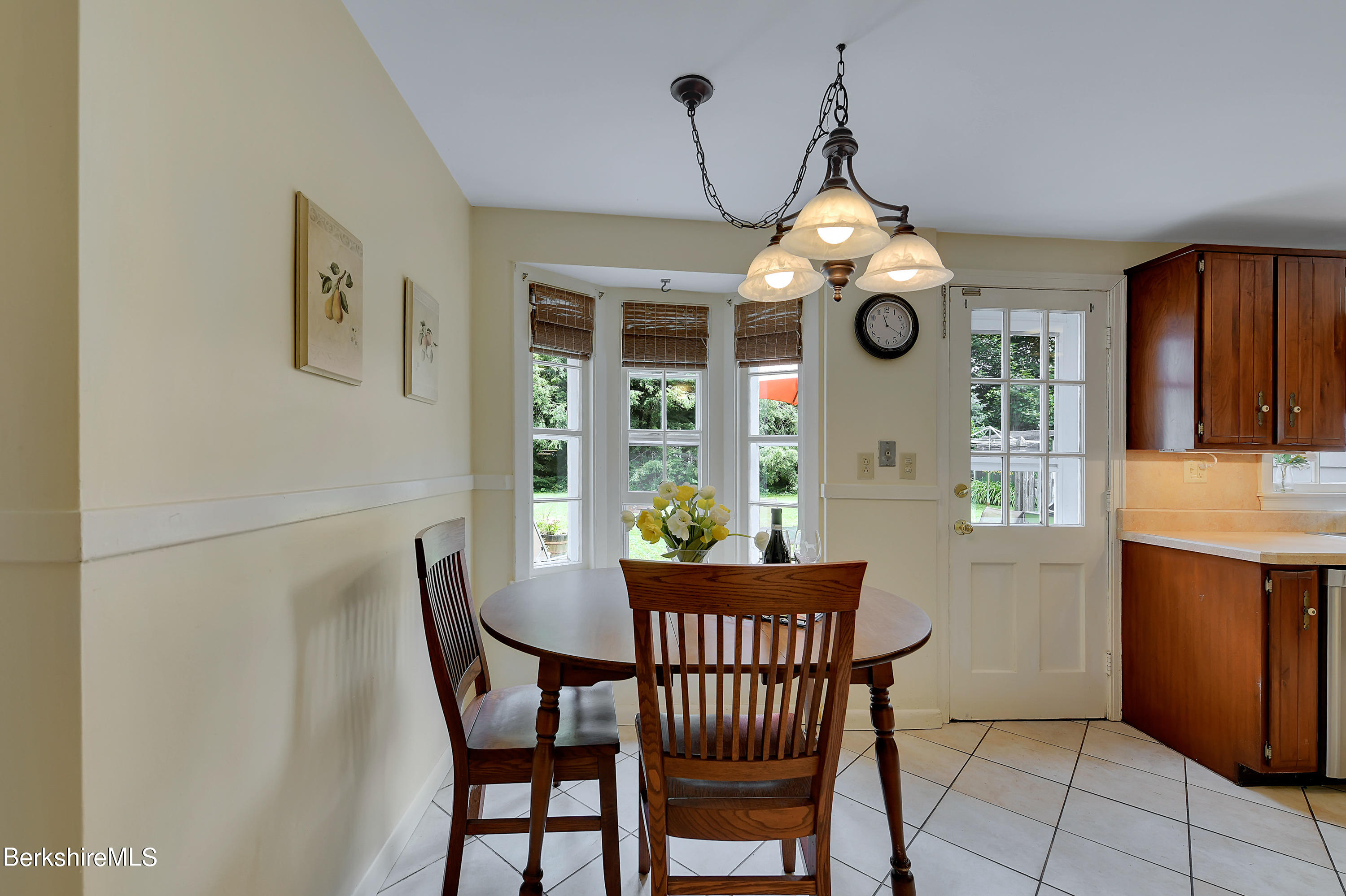 80 Roberta Road Pittsfield, MA 01201 - Photo 14 of 42 Nook with Window Seat