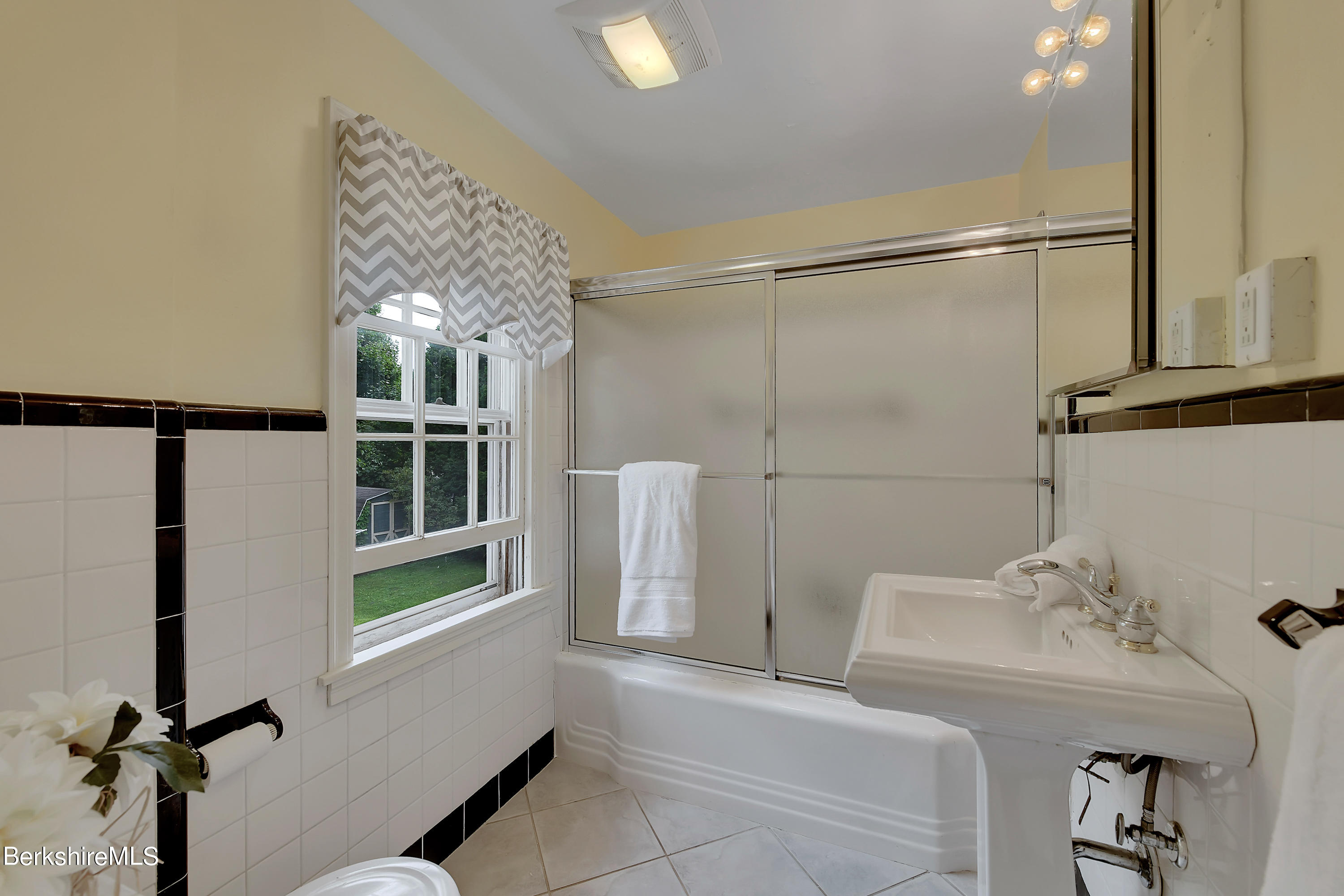 80 Roberta Road Pittsfield, MA 01201 - Photo 30 of 42 Full Bath