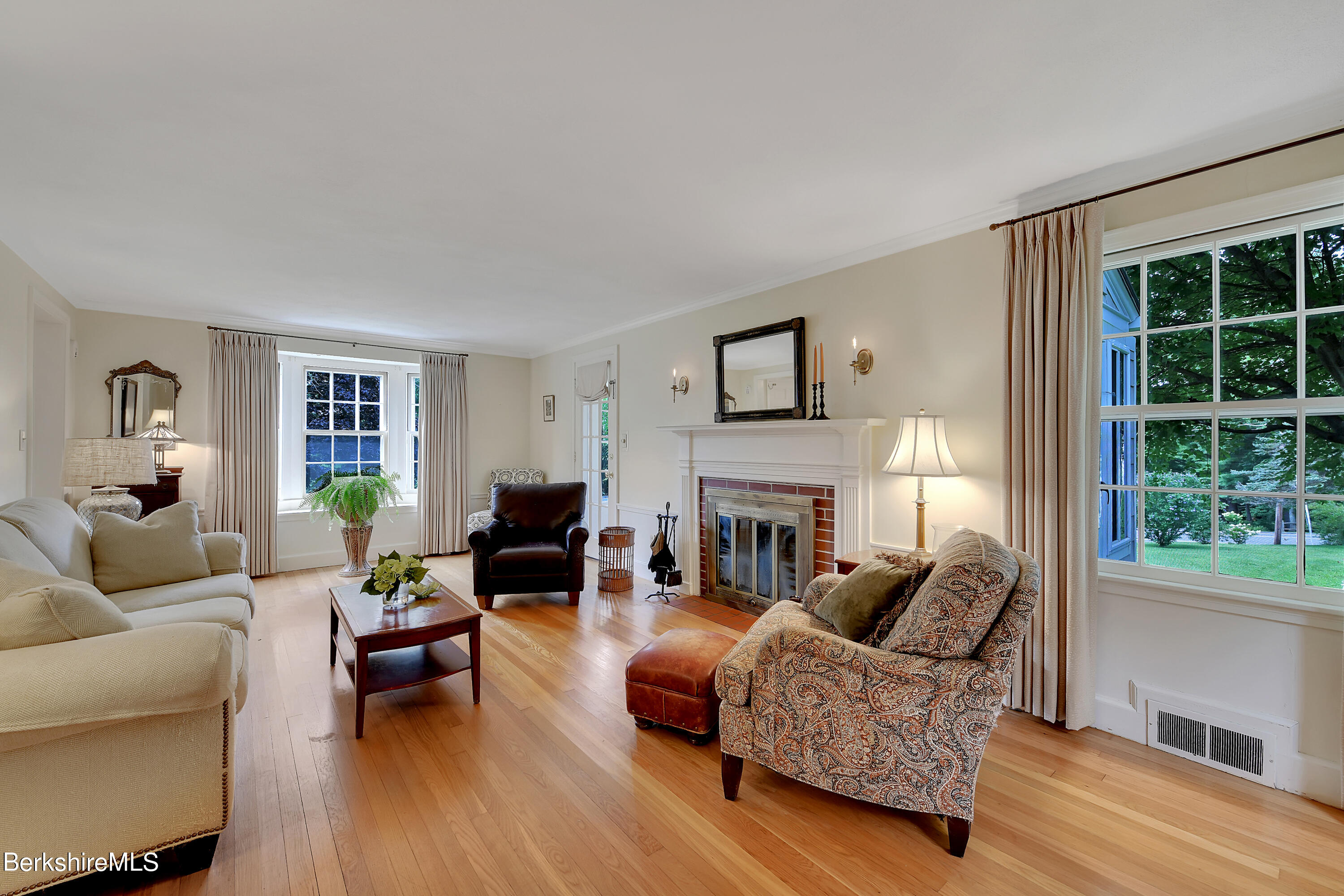 80 Roberta Road Pittsfield, MA 01201 - Photo 6 of 42 Living-Room