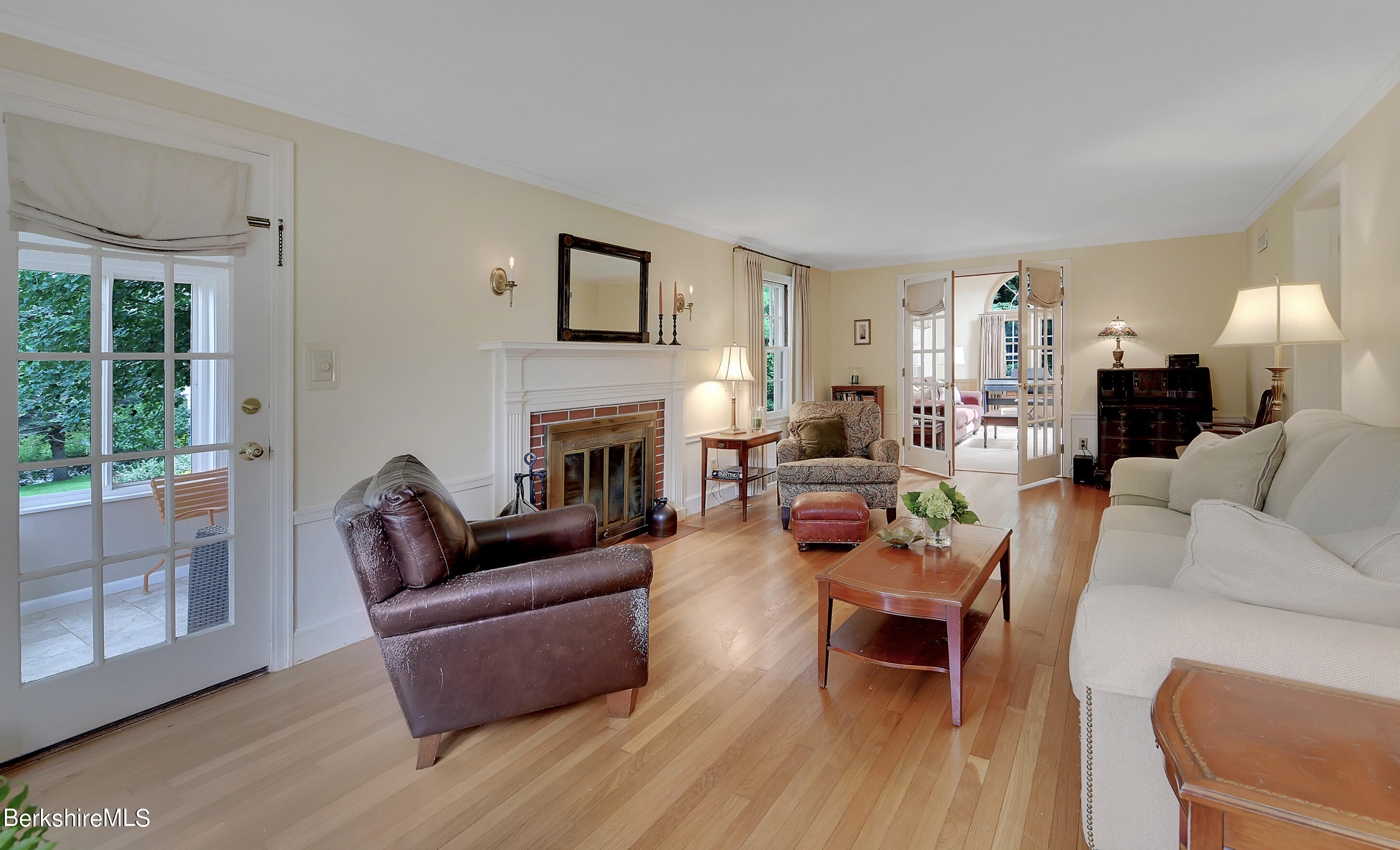 80 Roberta Road Pittsfield, MA 01201 - Photo 7 of 42 Living Room