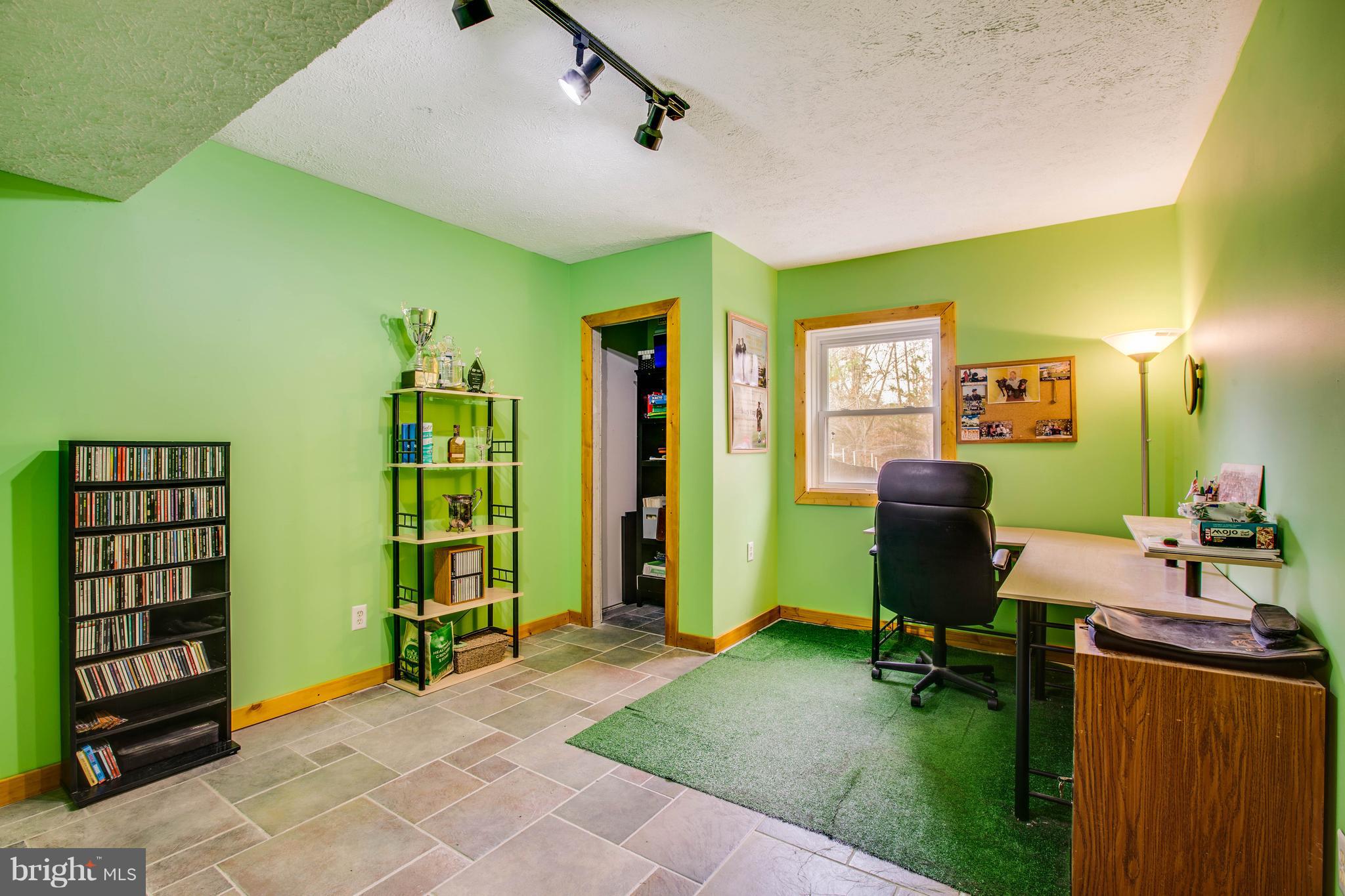 528 Cropp Road Fredericksburg, VA 22406 - Photo 15 of 20 office