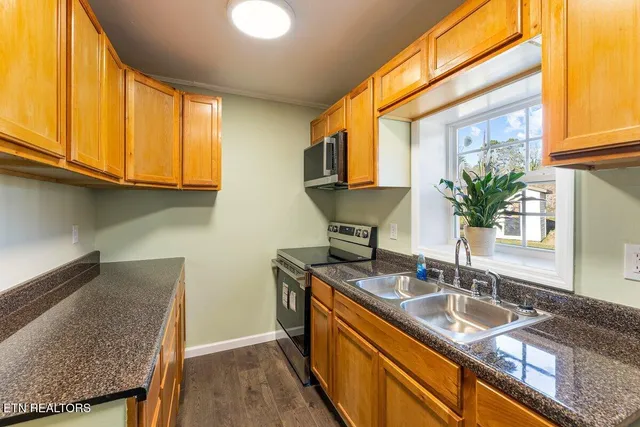 $264,900 | 102 Rostron Lane, Clinton, TN 37716