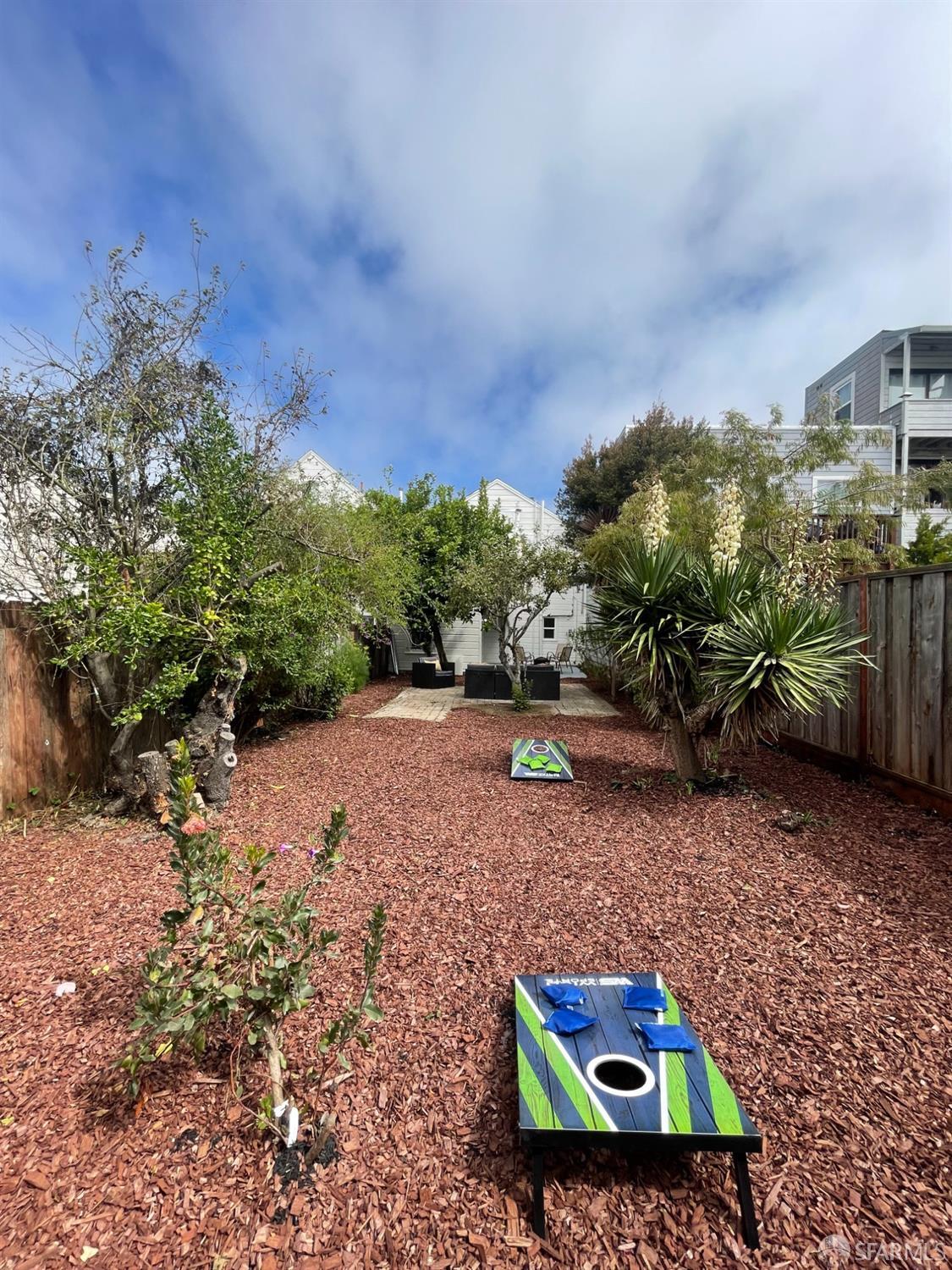 37 Ruth Street San Francisco, CA 94112 - Photo 25 of 26 a garden view with a seating space