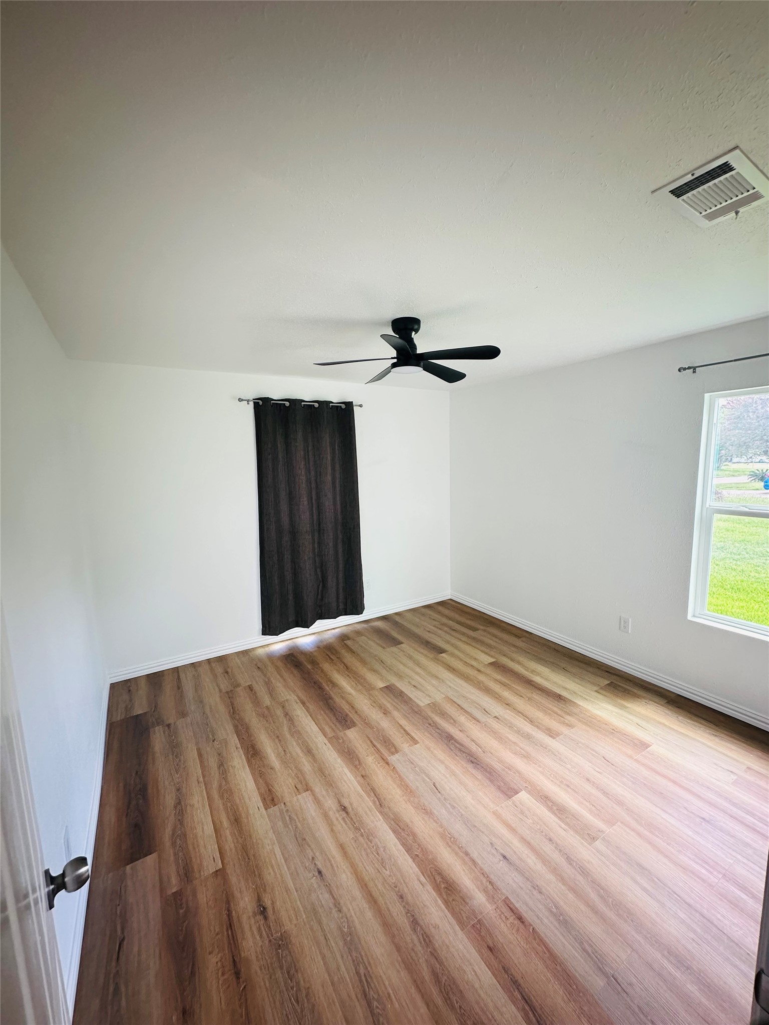 5718 Ricky Street Houston, TX 77033 - Photo 11 of 20 Gallery Image 11