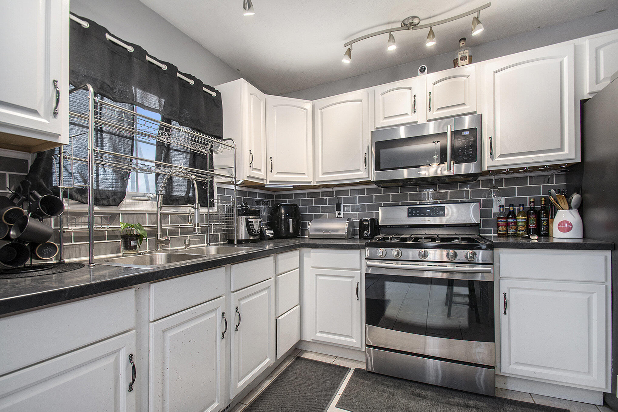 897 North Fail Road La Porte, IN 46350 - Photo 8 of 17 2038x1359