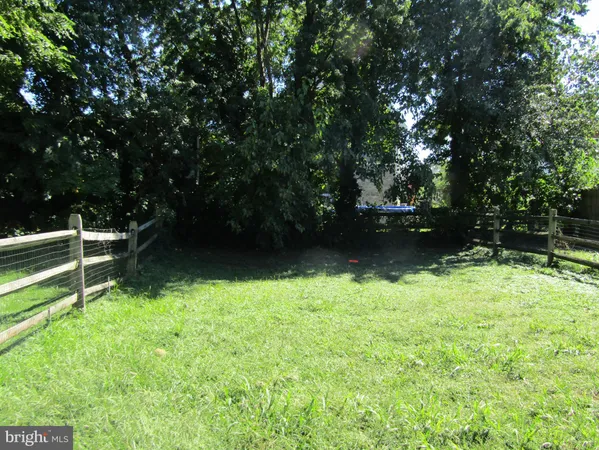 a view of an outdoor space