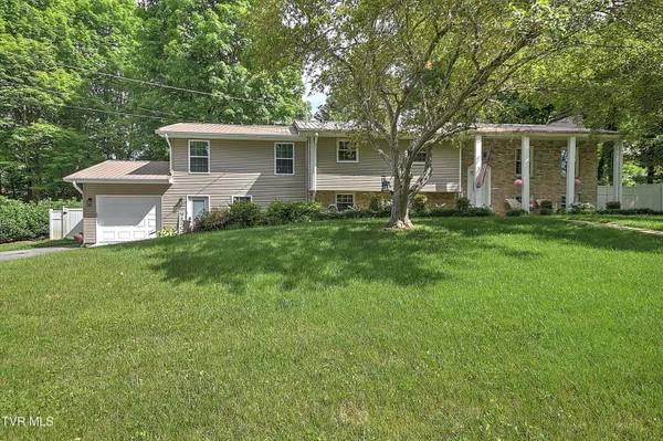 $585,000 | 2805 Sumpter Drive, Johnson City, TN 37604