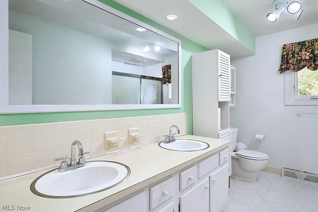 37910 Aurora Road Solon, OH 44139 - Photo 10 of 11 Gallery Image 10
