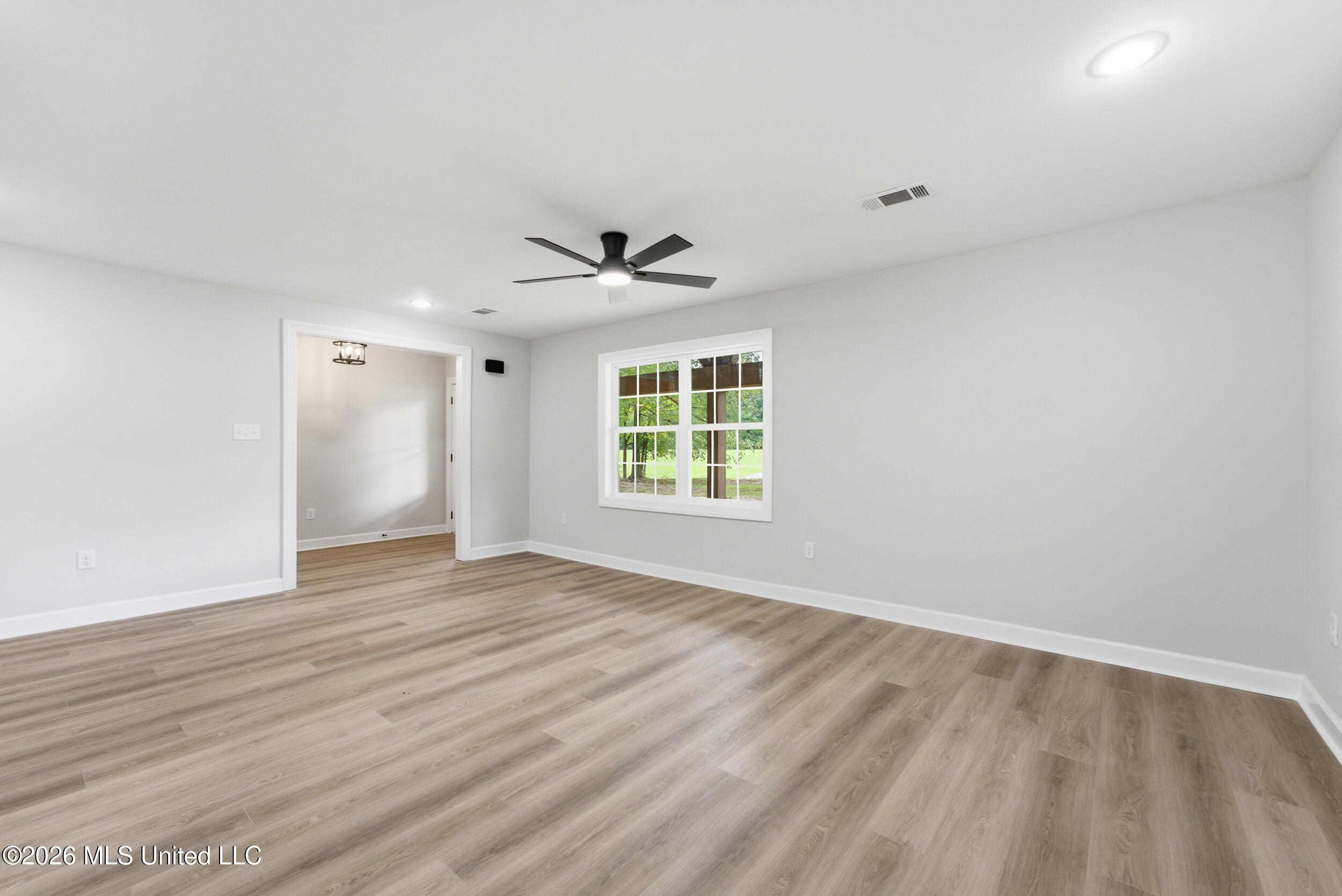 4683 Belmont Road Hernando, MS 38632 - Photo 5 of 30 Living Room